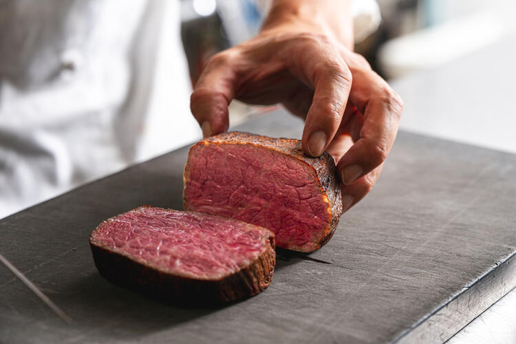 名物！280分かけて焼き上げるステーキ