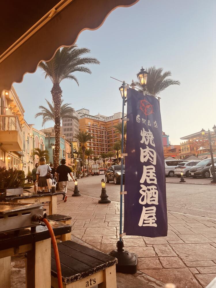 観光客や外国からのお客さまでにぎわいます