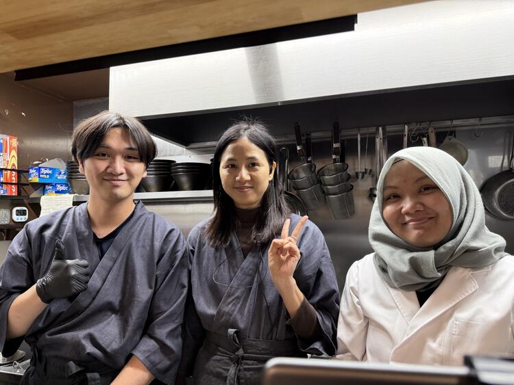 若手スタッフメインで活躍！※画像は既存店