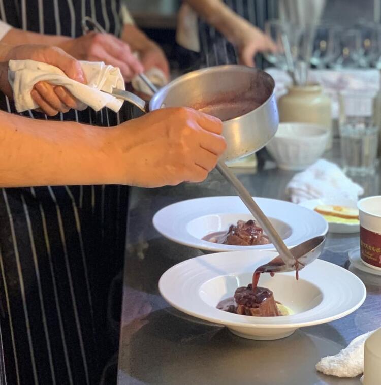 一皿一皿を丁寧に仕上げていきます。