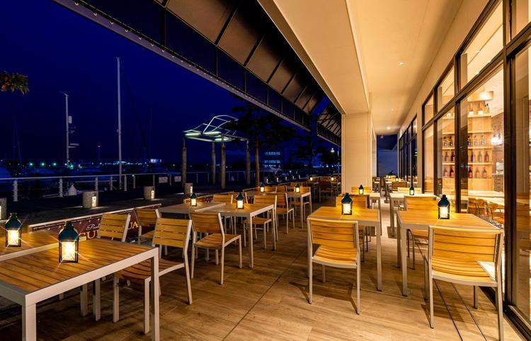 テラス席もあり開放感のある店舗