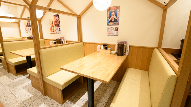 明るく広々とした店内♪