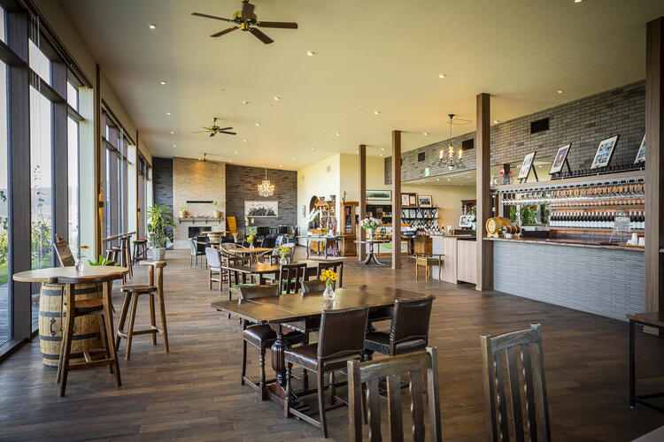 絶景をパノラマで望むガラス張りレストラン