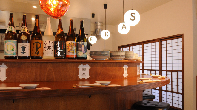 カウンターや個室、立ち飲みで利用可能