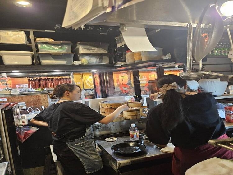 仕事中の風景♪点心作りや接客がメイン♪