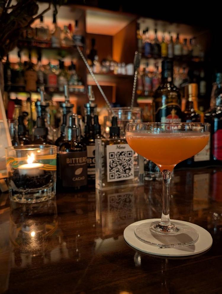 シェーカーの振り方なども教えます！