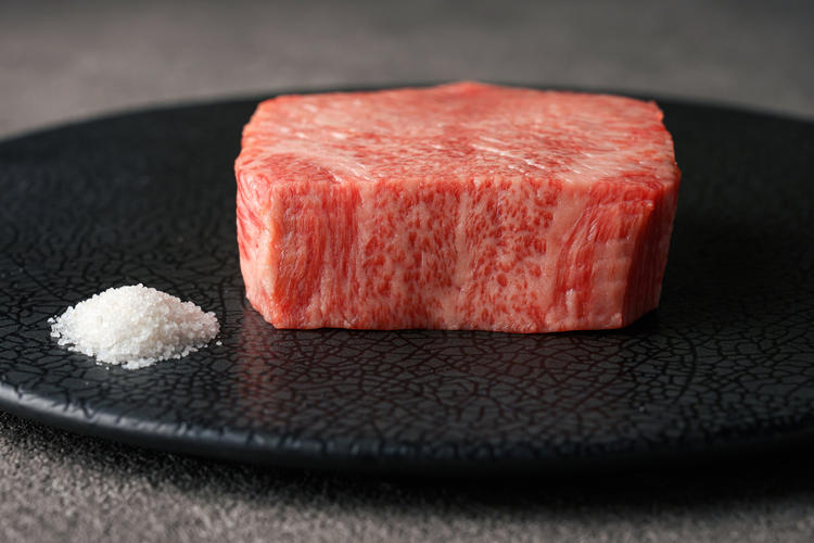 美しい盛りつけで魅了します