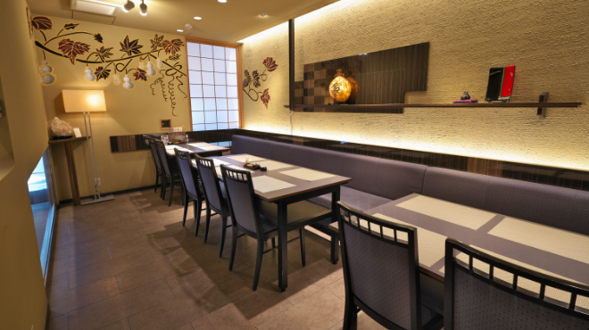 幅広い年代が和気あいあいと働いています