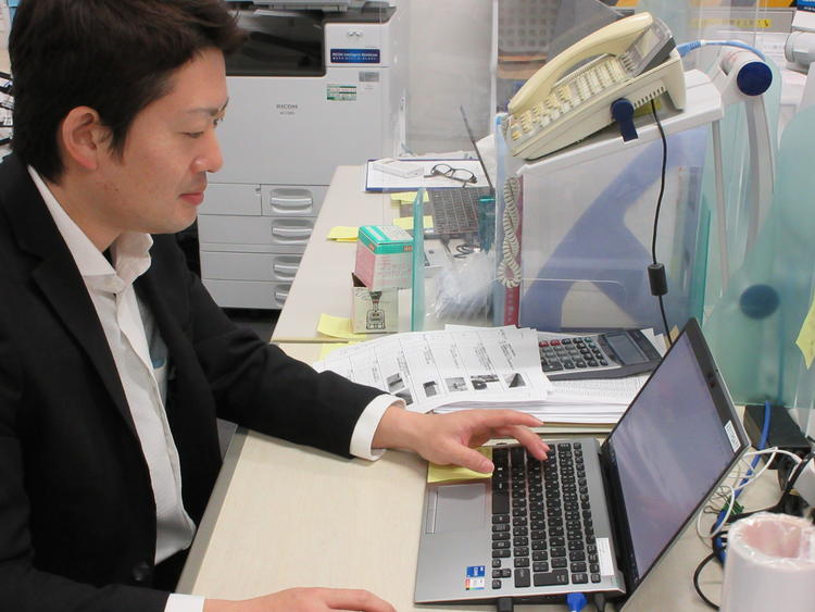 土日休み・年間休日121日★