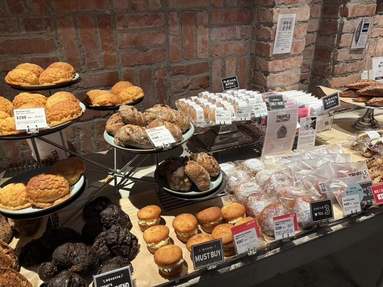 《白トリュフの塩パン》が看板商品！