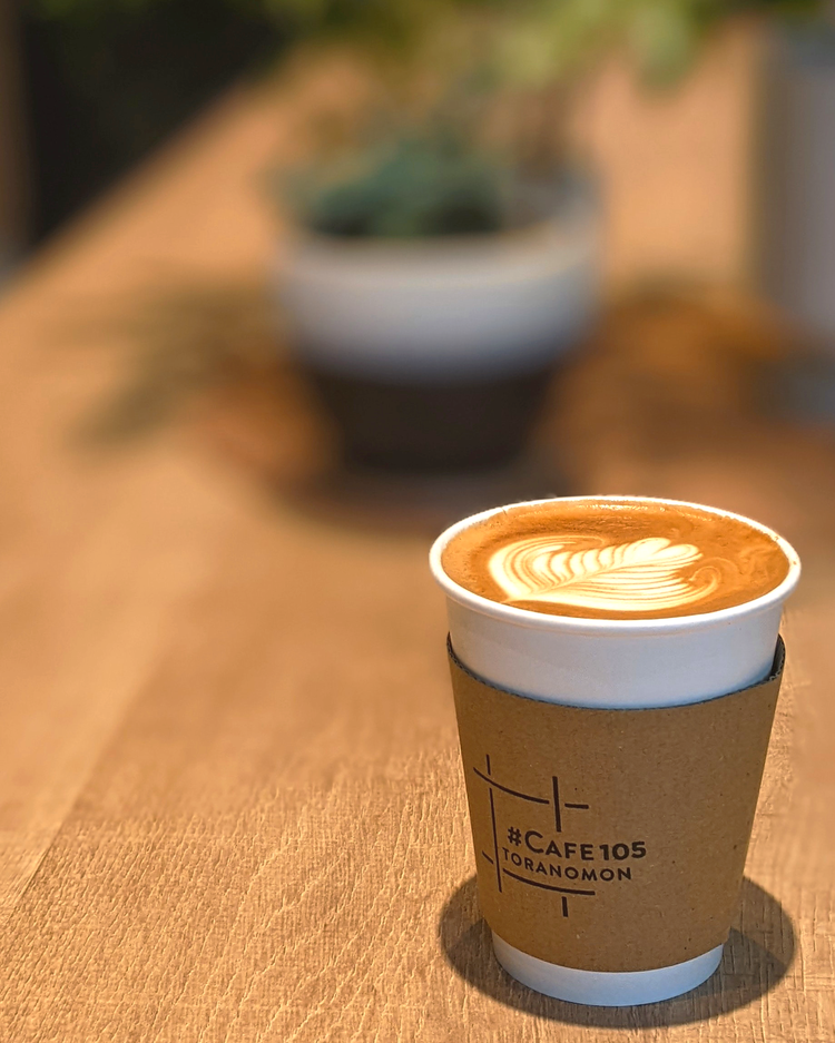 バリスタが淹れるカフェラテ