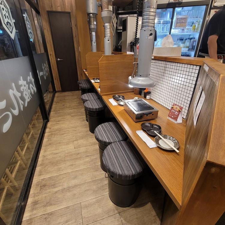 カウンター席も完備！