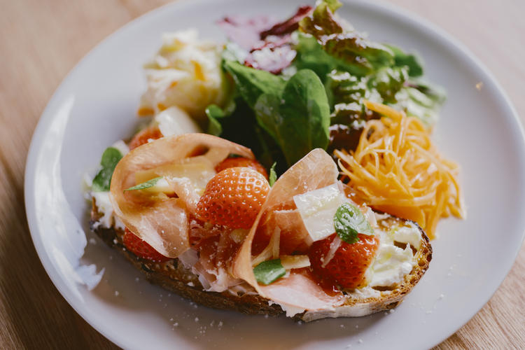 目でも舌でも楽しめる料理が多数