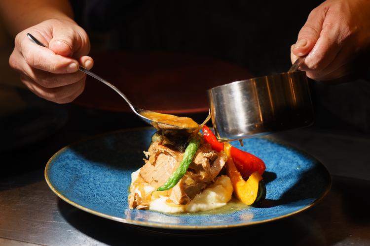 秦野駅より徒歩5分のお店です♪