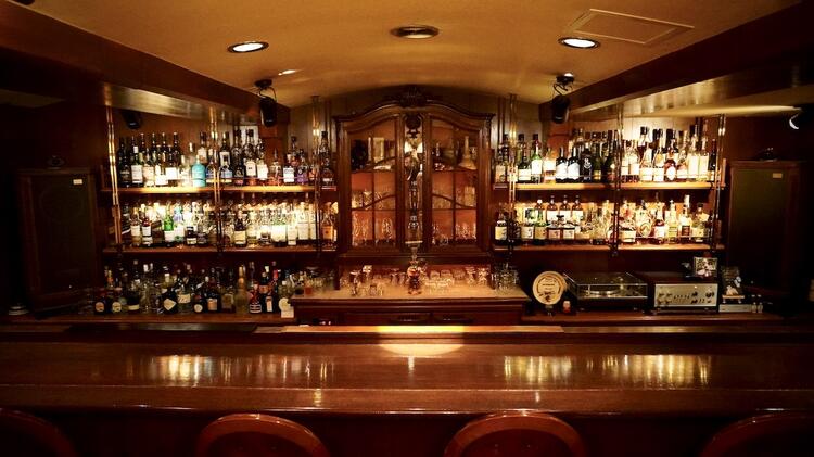 自慢のバーカウンターです◎