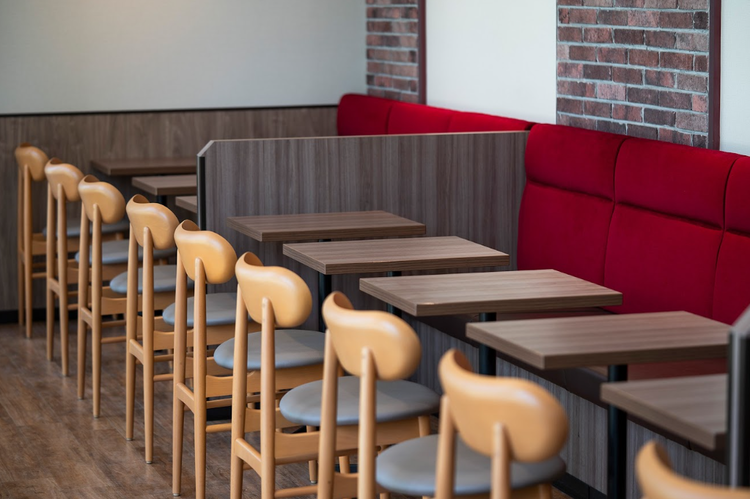 店内は洗練された居心地の良いデザイン