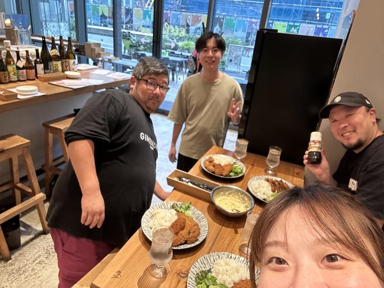 スタッフも仲良く楽しみながら働いてます！