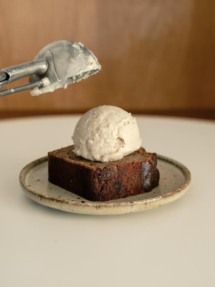 ヴィーガンのベーカリーも運営