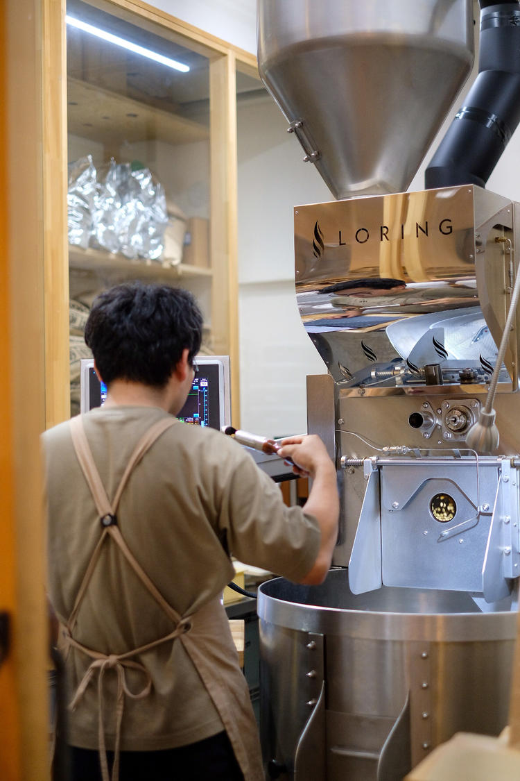 環境配慮型のロースターで自家焙煎