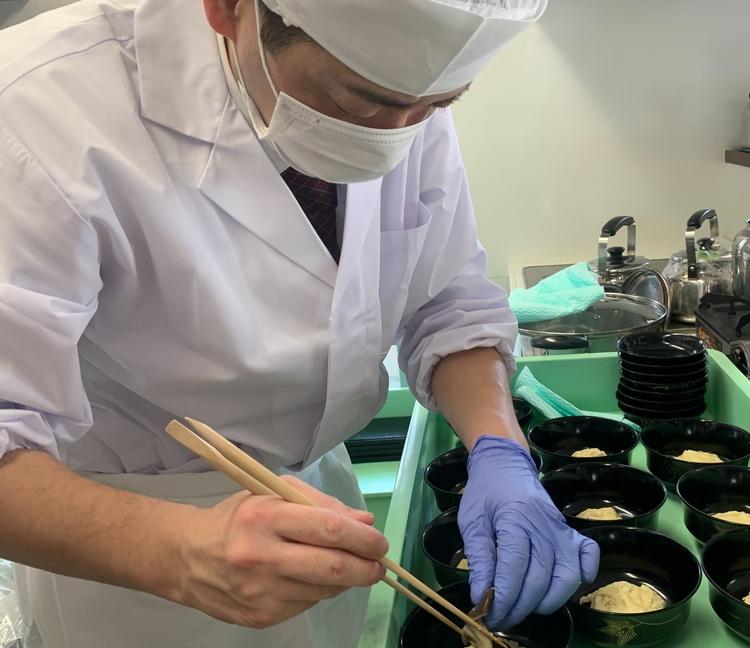 調理責任者は４３歳　とっても優しい方です