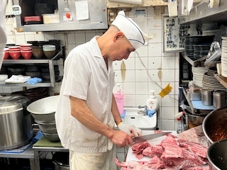 枝肉からの解体が学べる