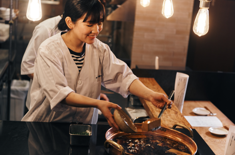 若くから磨く、AIを超えるプロの人間力！