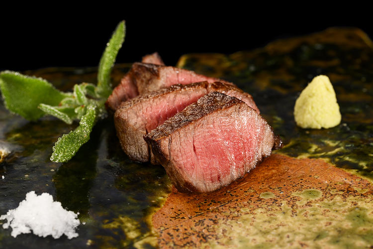 国産薪で焼き上げた素材はしっとりとします