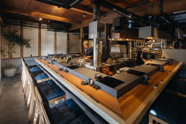 歴史ある建物で営業しています！