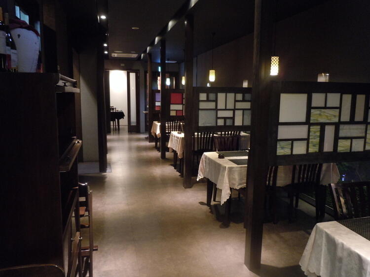 落ち着いた雰囲気の店内