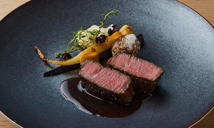 シェフ＆総支配人はグランメゾン出身