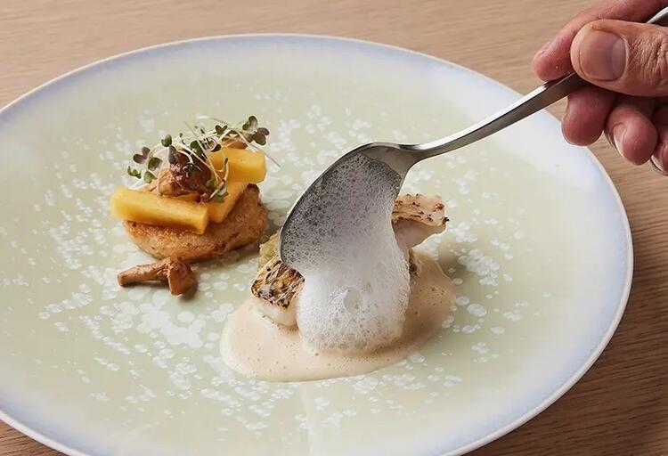 確かなスキルと協調性を重視します