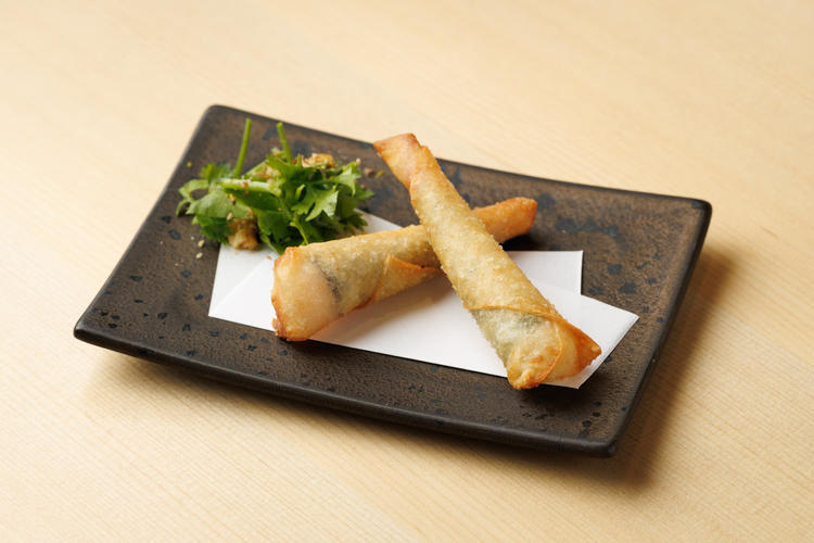 握りはもちろん、一品料理の腕も磨けます