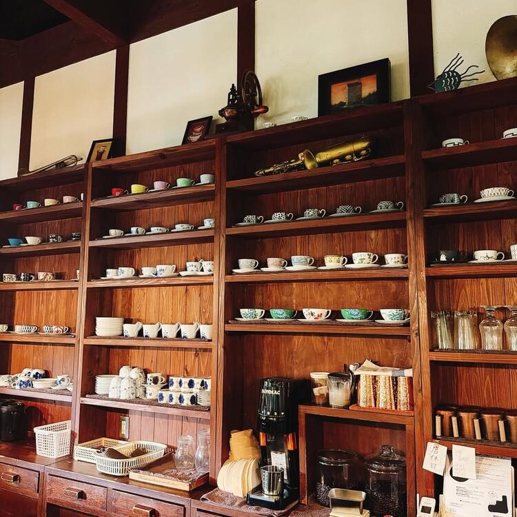 彩り豊かな食器に囲まれてお仕事♪