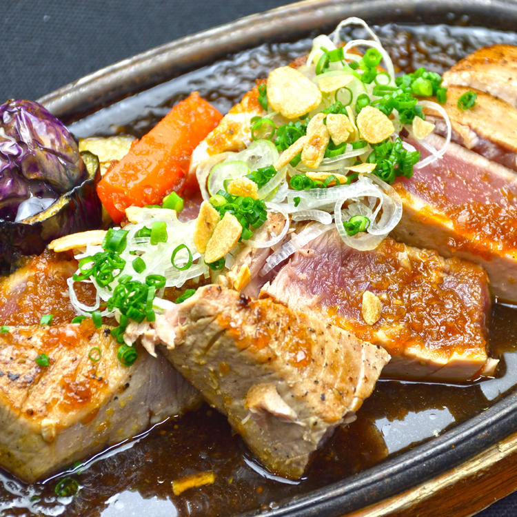 居酒屋料理にとらわれない自由なメニュー