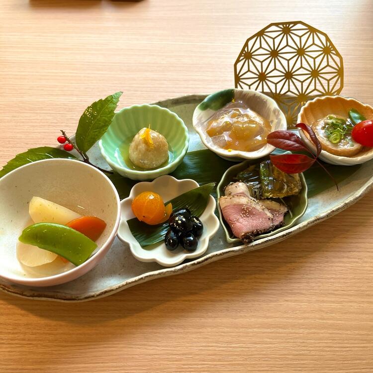 目にも美しい前菜は月替わり♪