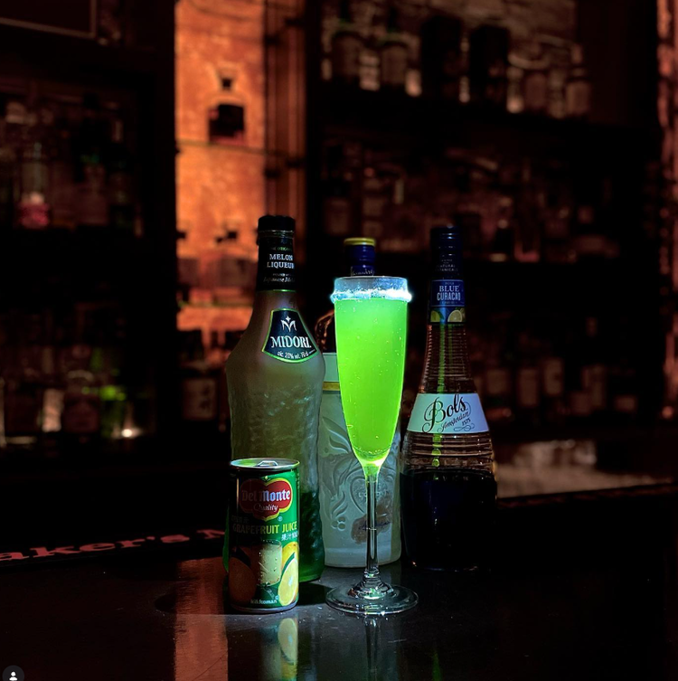 カクテル等の専門知識が身につく！