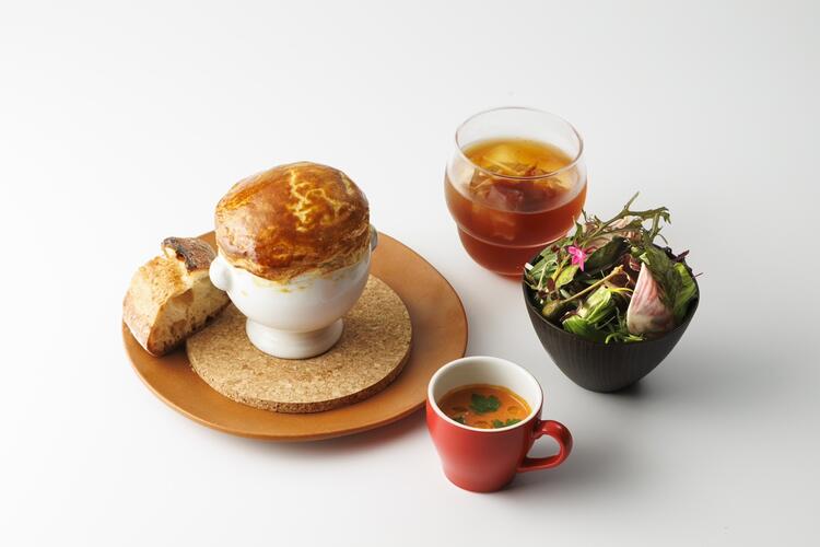 本店でも人気のパイ包み焼き