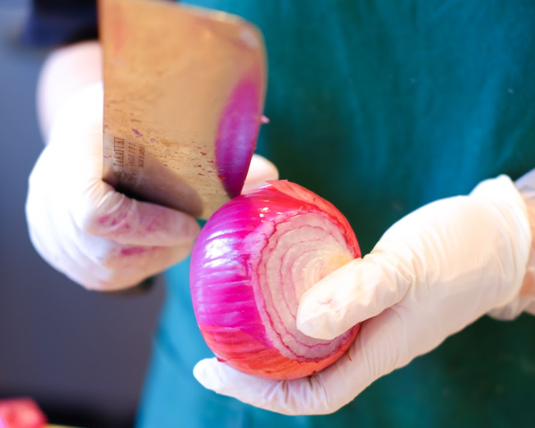 健康的で栄養価の高いサラダを提供