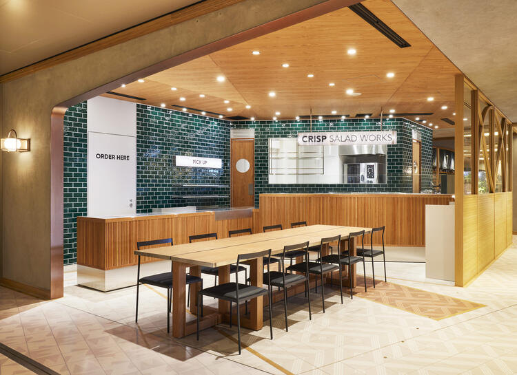 1日200名ほどのお客さまが来店します