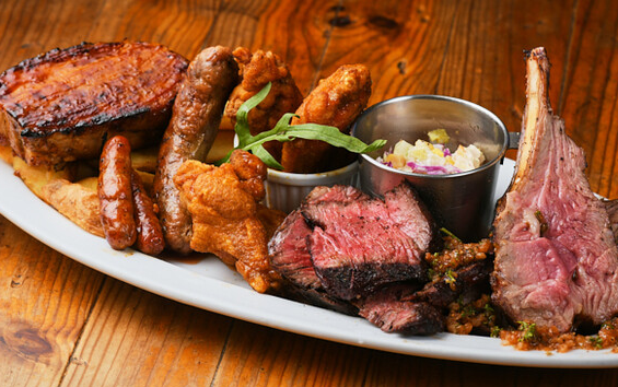 豪快なグリル料理が自慢！