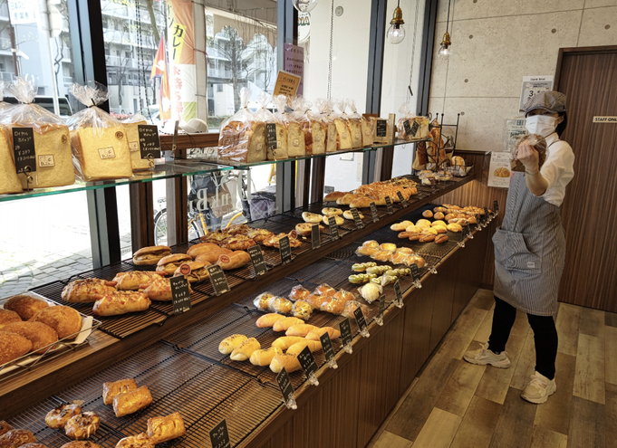 毎日90種類以上のパンをラインナップ！