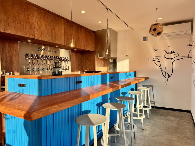 木のぬくもりが感じられ温かみのある店内