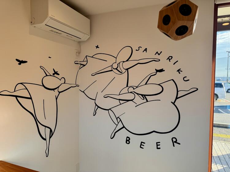 店内にもアートペイントが施されています