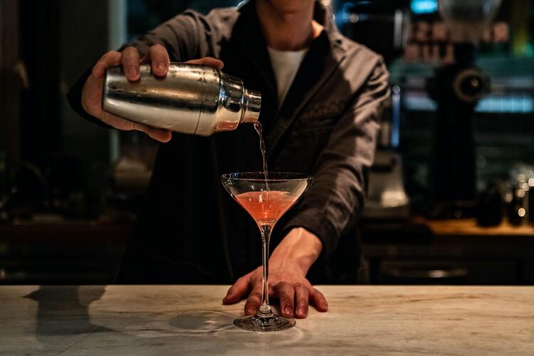 バー・ソムリエ・キッチン等ポジション多数