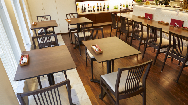 お客さまと会話を楽しめるオープンキッチン