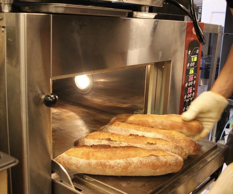 麹町BISTRO階段の途中の詳細画像8