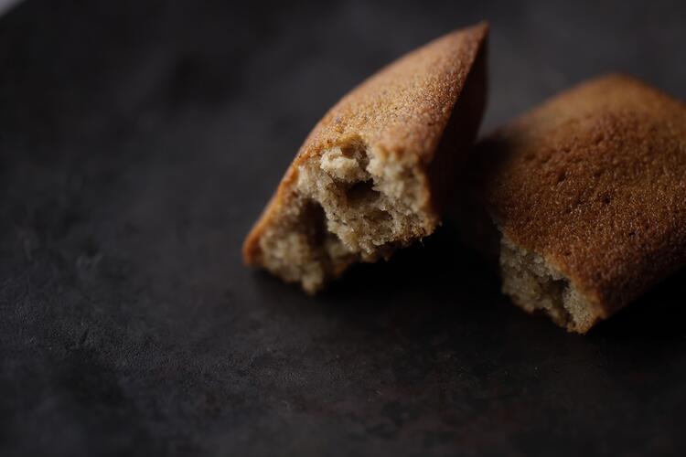 食感と⾵味を味わう焦がしフィナンシェ