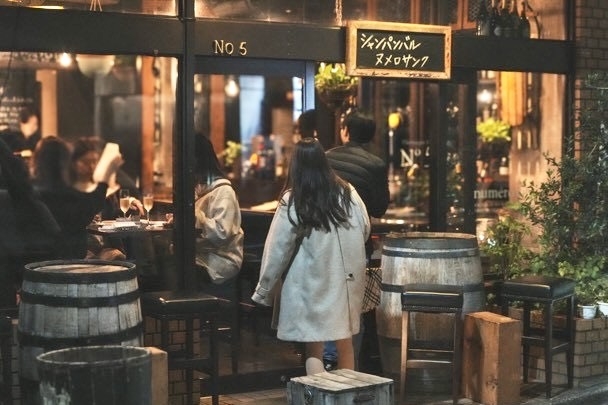 お酒好きに愛されるシャンパンバル