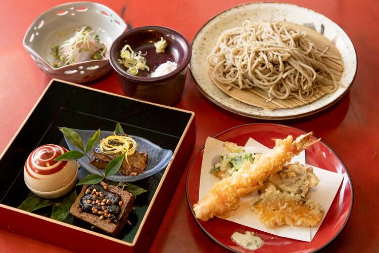 地域で親しまれている手打ち蕎麦屋