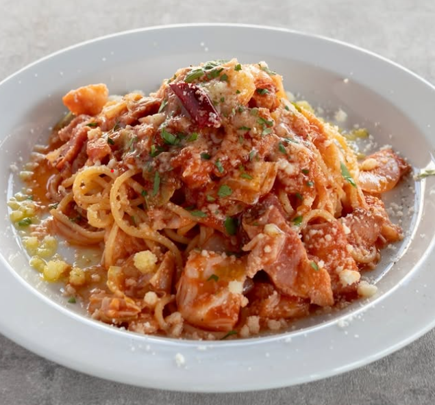 ケーキづくりだけでなく調理も学べる◎